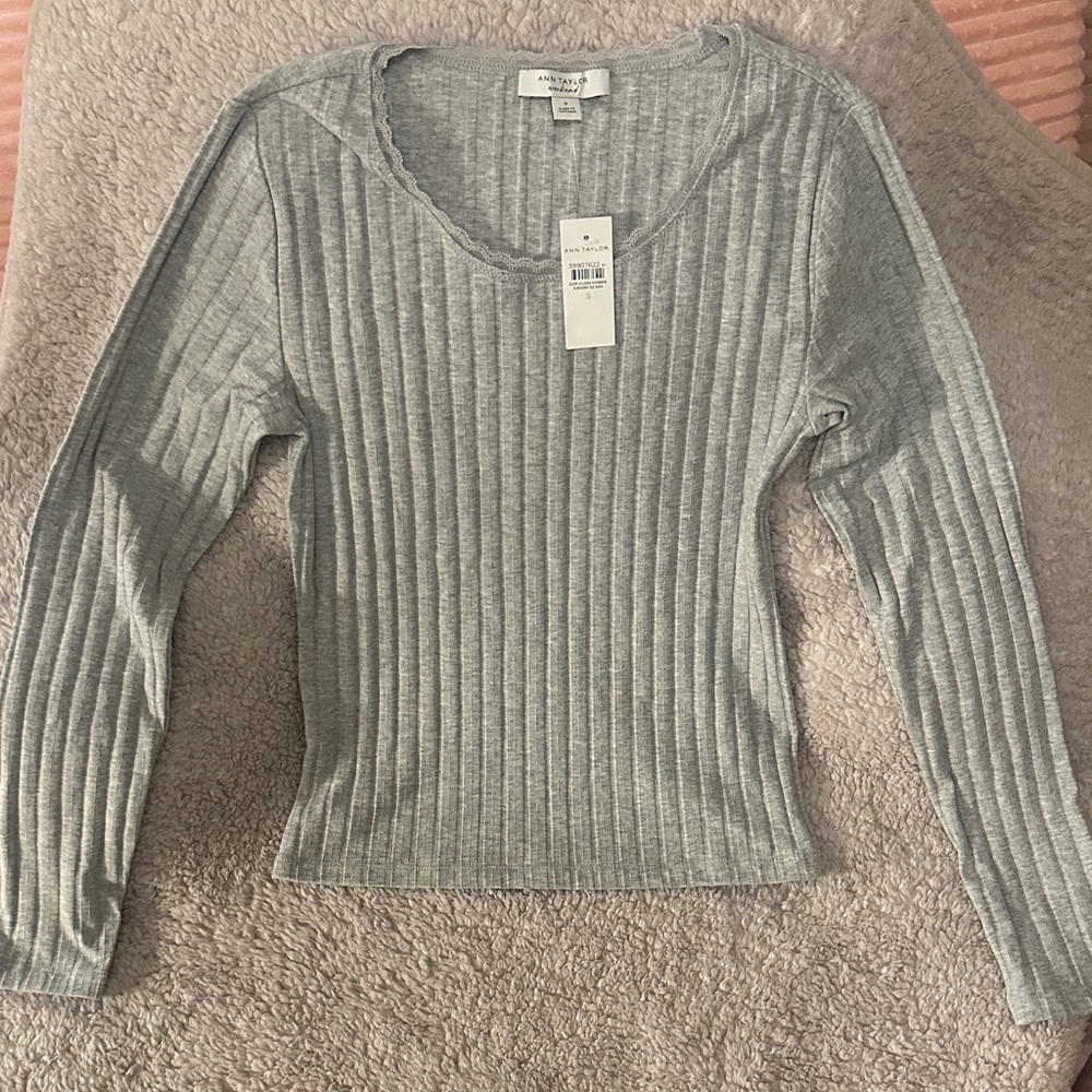 Ann Taylor Light Gray Ribbed Knit Top